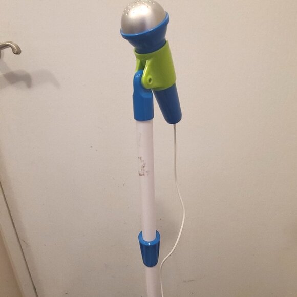 DISCOVERY KIDS LIGHT-UP MUSICAL MICROPHONE STAND - Video attached. - Picture 5 of 6